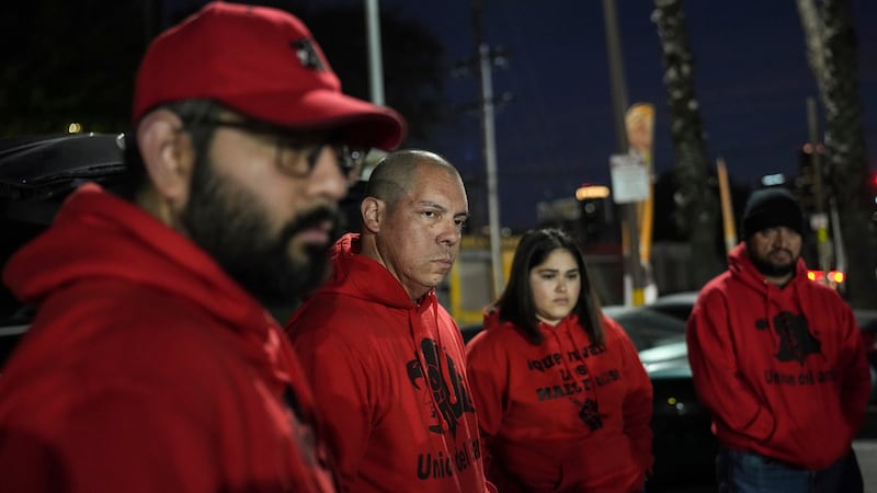 Con sirenas y megáfonos, alertan sobre presencia de agentes de ICE